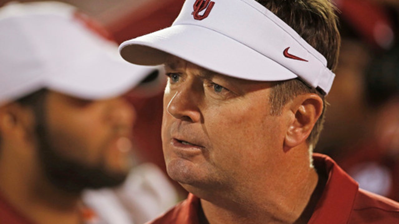 Oklahoma's Stoops edgy about defensive coordinator/brother